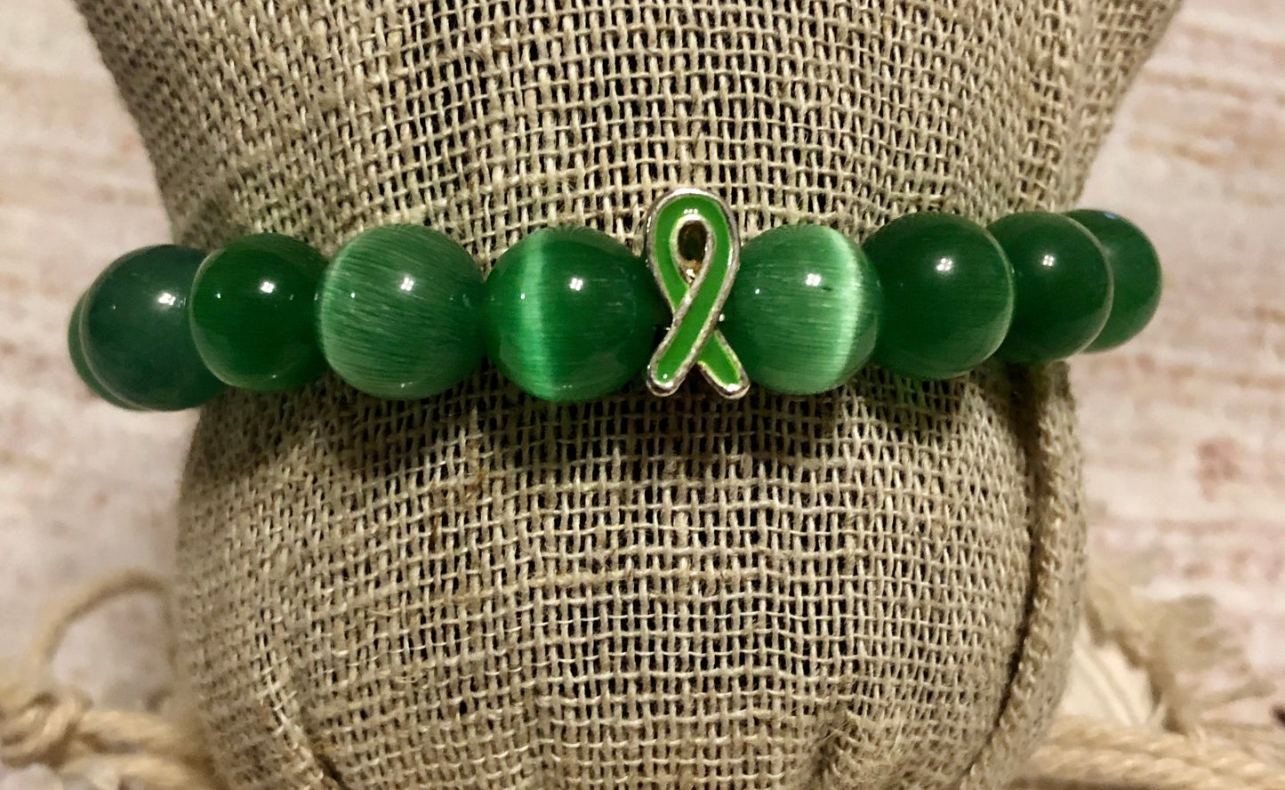 Green Awareness Beaded Bracelet Cat Eye